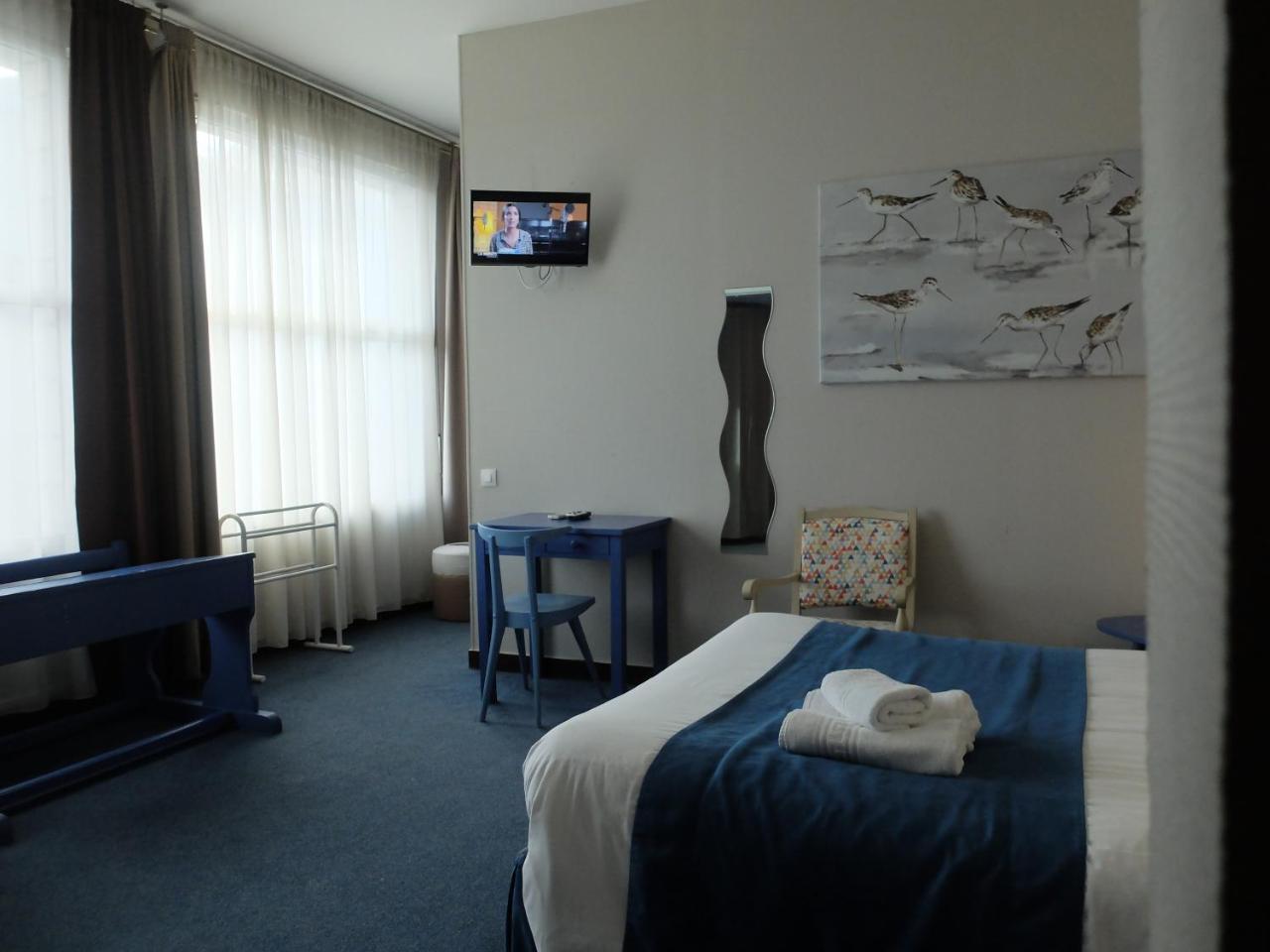 Hotel Les Pins Сен-Троян-ле-Бaн Екстериор снимка