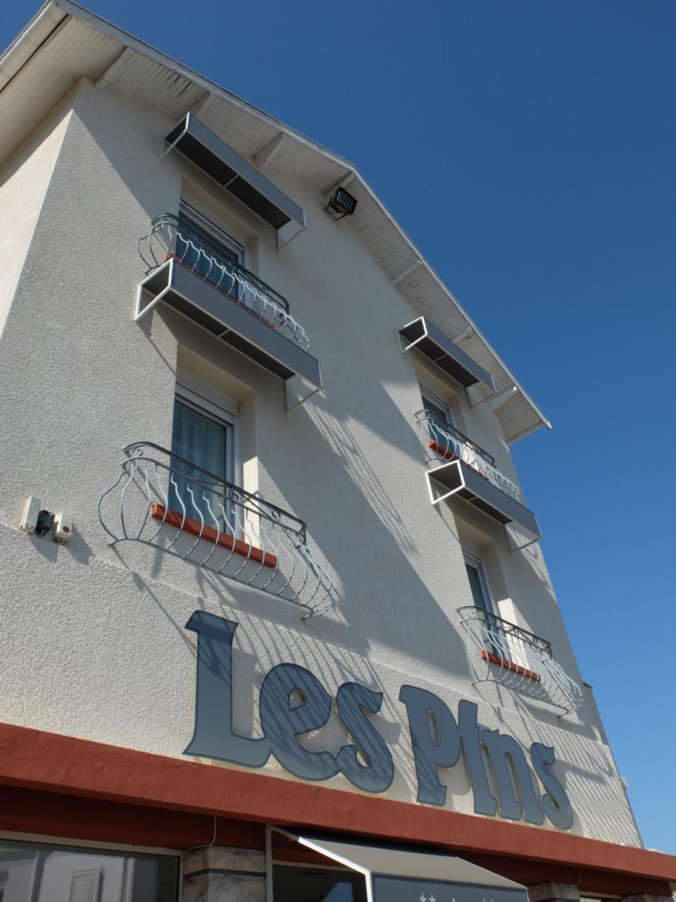 Hotel Les Pins Сен-Троян-ле-Бaн Екстериор снимка